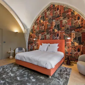 https://les-suites-de-lile-barbe.hotels-rhonealpes.com